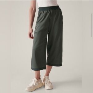 Athleta Triumph Hybrid Wide‎ Leg Crop Pants Sz Small Bali Green Fleece Lined